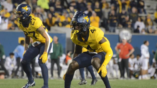 West Virginia defensive defensive back Rashad Ajayi gets aligned against the Baylor Bears.